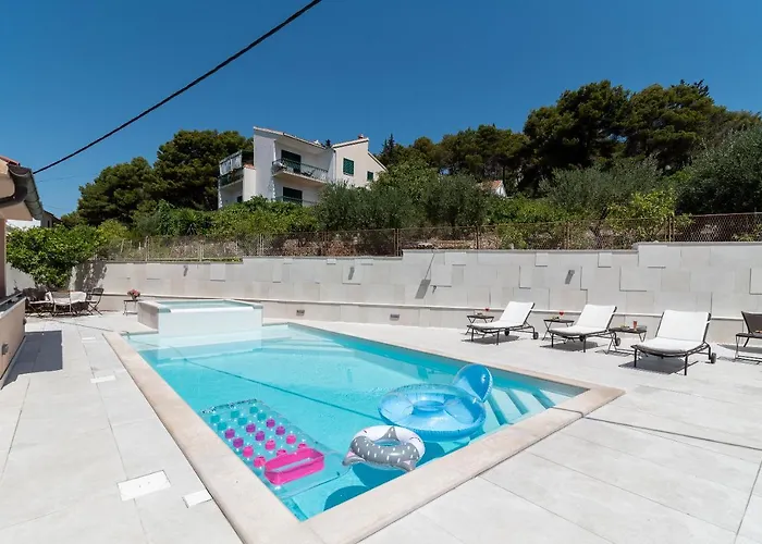 Villa Lavandula With Heated Swimming Pool