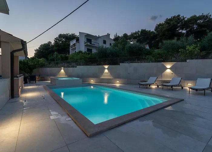 Villa Lavandula With Heated Swimming Pool