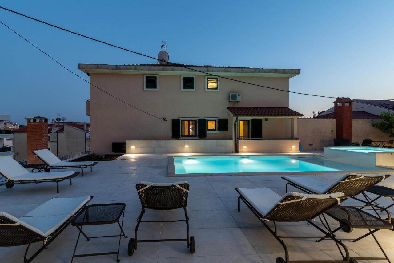 Villa Lavandula With Heated Swimming Pool Apartma