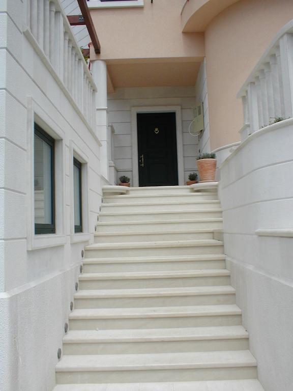 Villa Lavandula With Heated Swimming Pool *