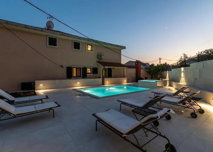 Villa Lavandula With Heated Swimming Pool