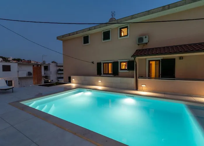 Villa Lavandula With Heated Swimming Pool