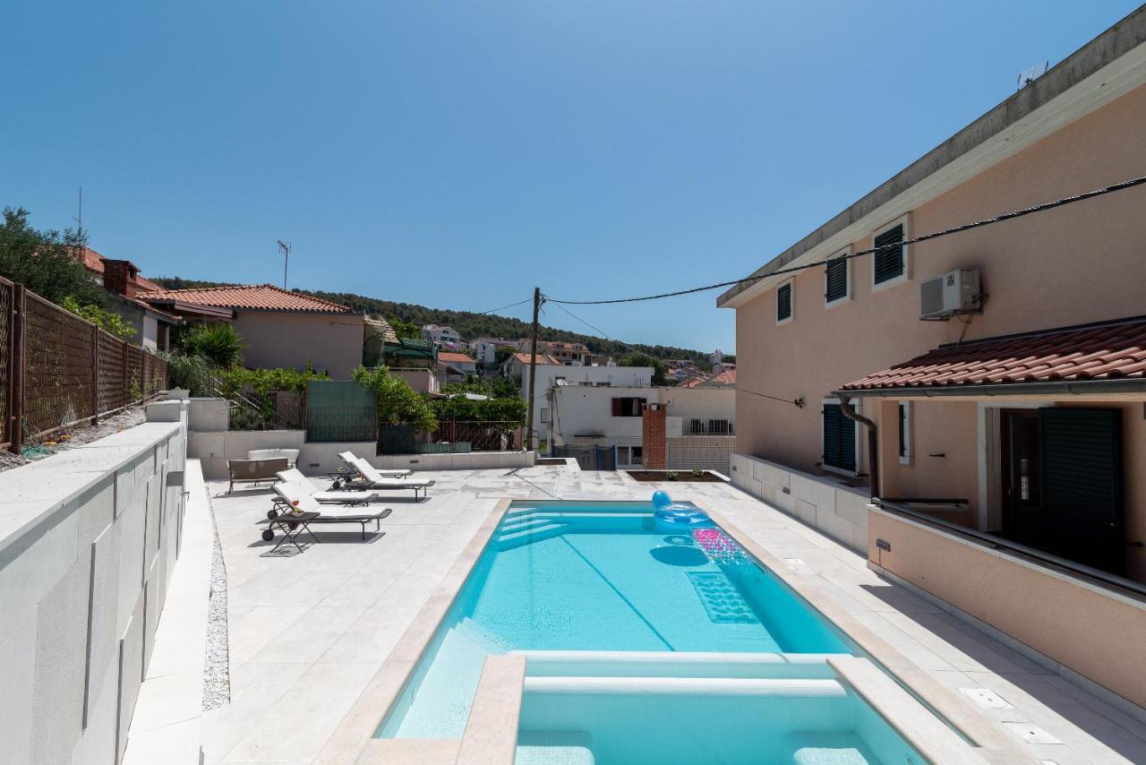Villa Lavandula With Heated Swimming Pool *