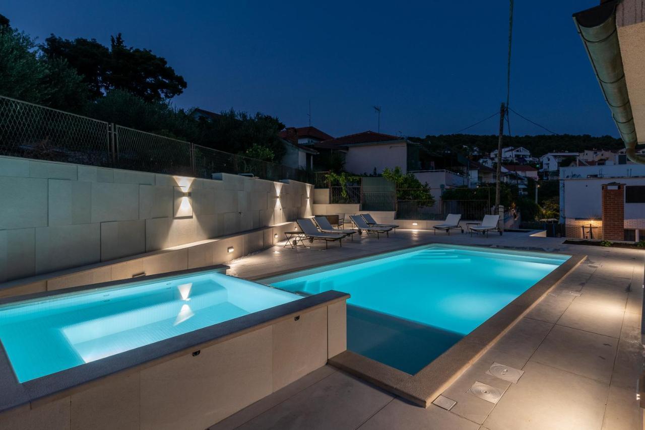 Apartment Villa Lavandula With Heated Swimming Pool *