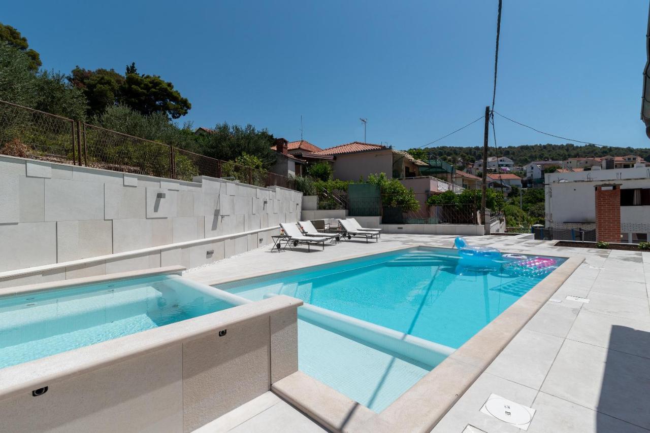 Apartment Villa Lavandula With Heated Swimming Pool *