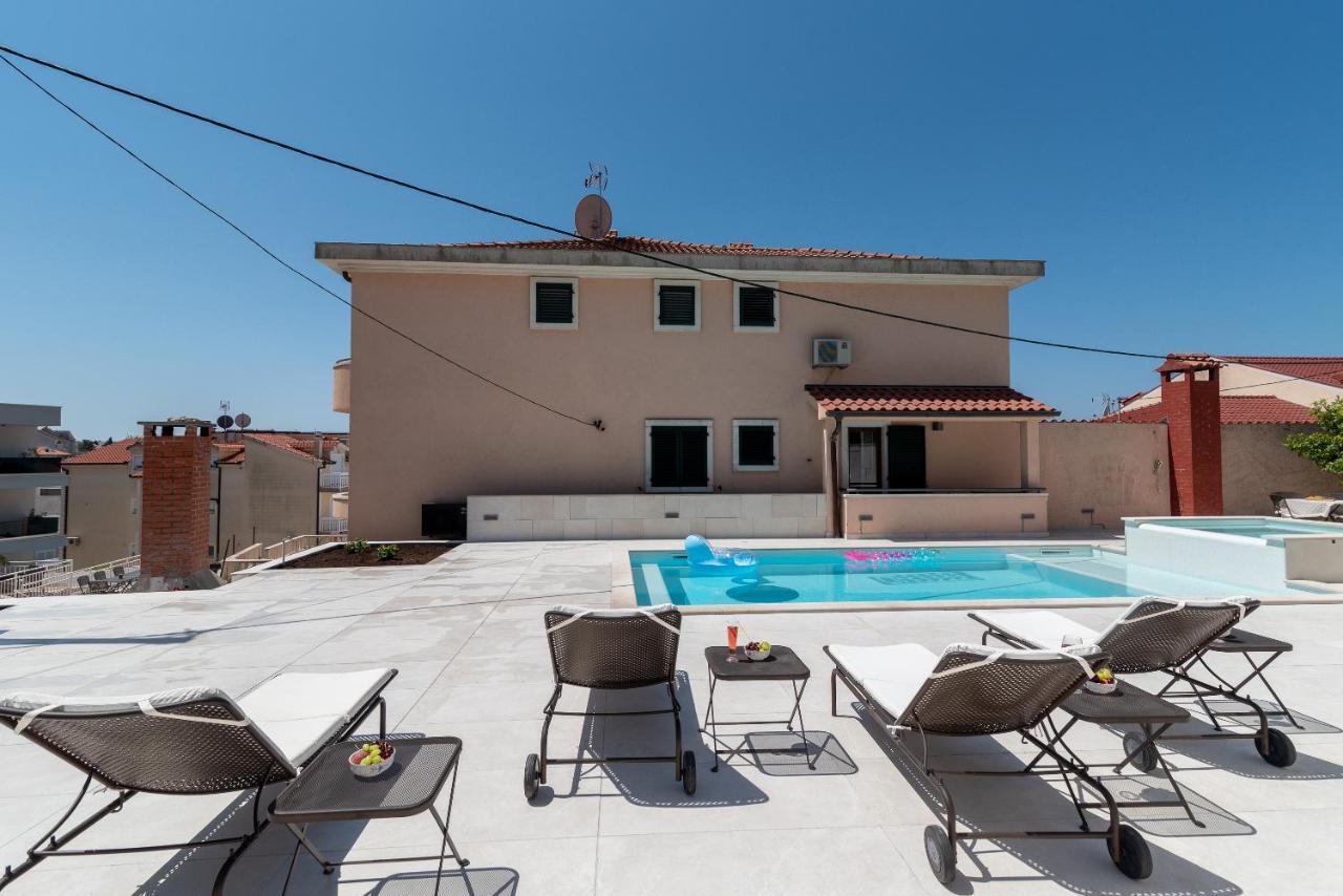 Apartment Villa Lavandula With Heated Swimming Pool Trogir