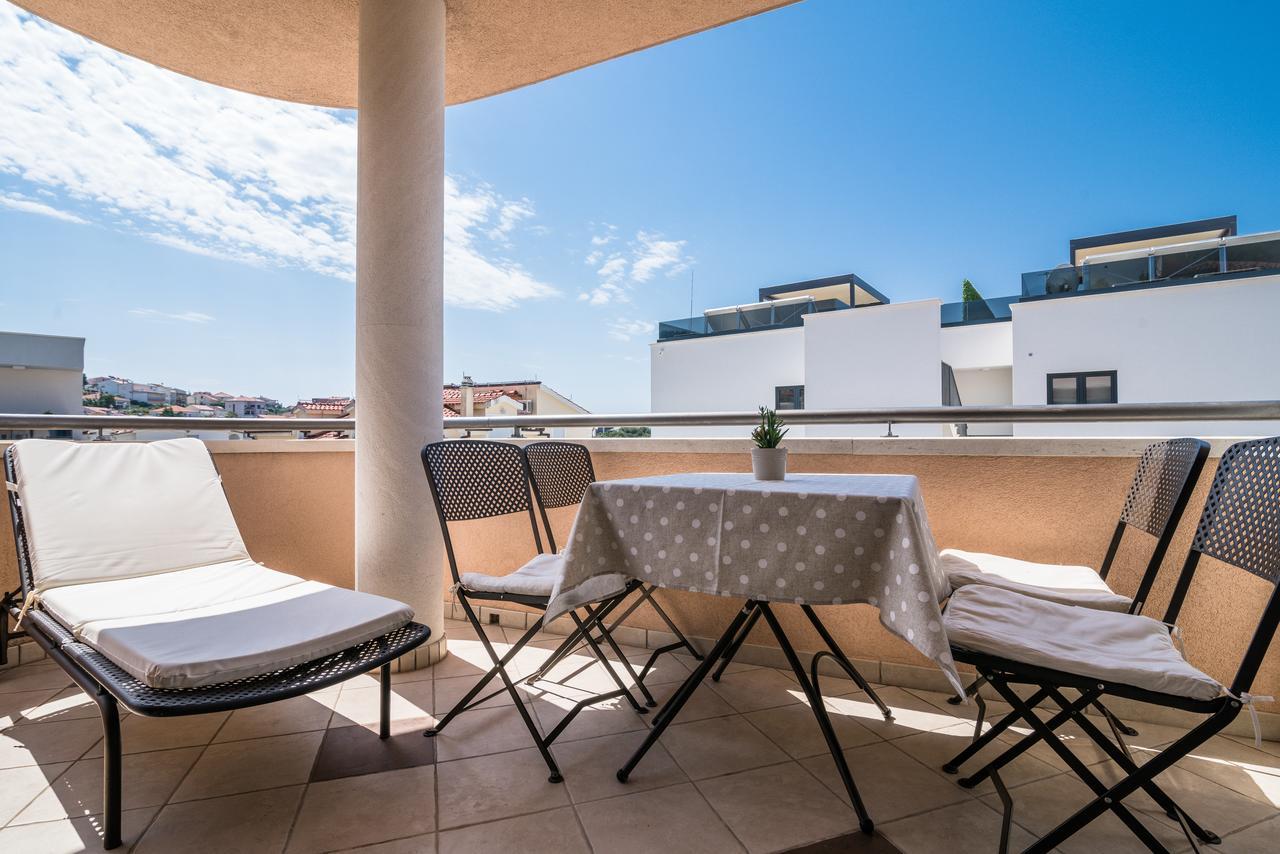 Apartment Villa Lavandula With Heated Swimming Pool