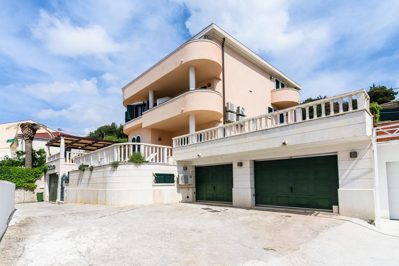 Villa Lavandula With Heated Swimming Pool Apartment Trogir