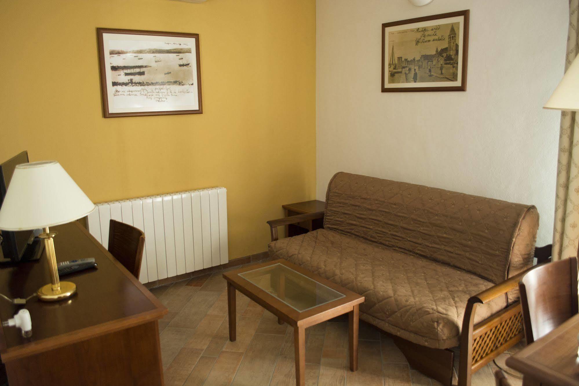 Apartment Villa Lavandula With Heated Swimming Pool *