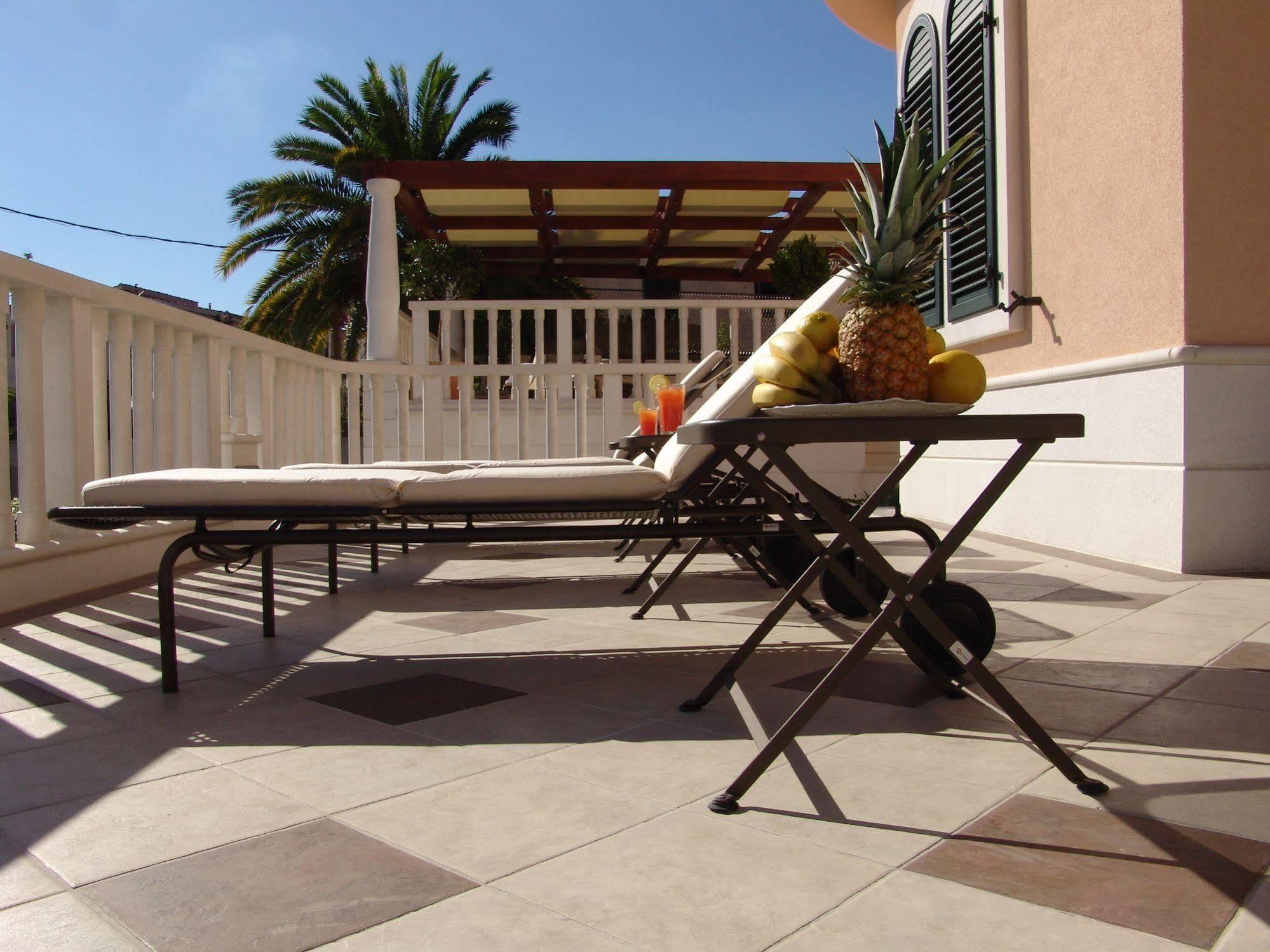 Apartment Villa Lavandula With Heated Swimming Pool Trogir