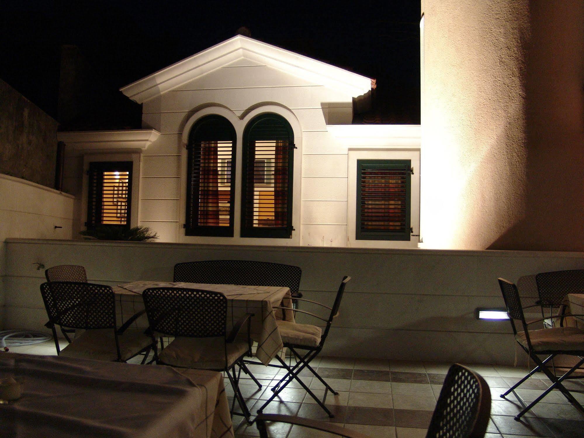 Villa Lavandula With Heated Swimming Pool Apartment Trogir