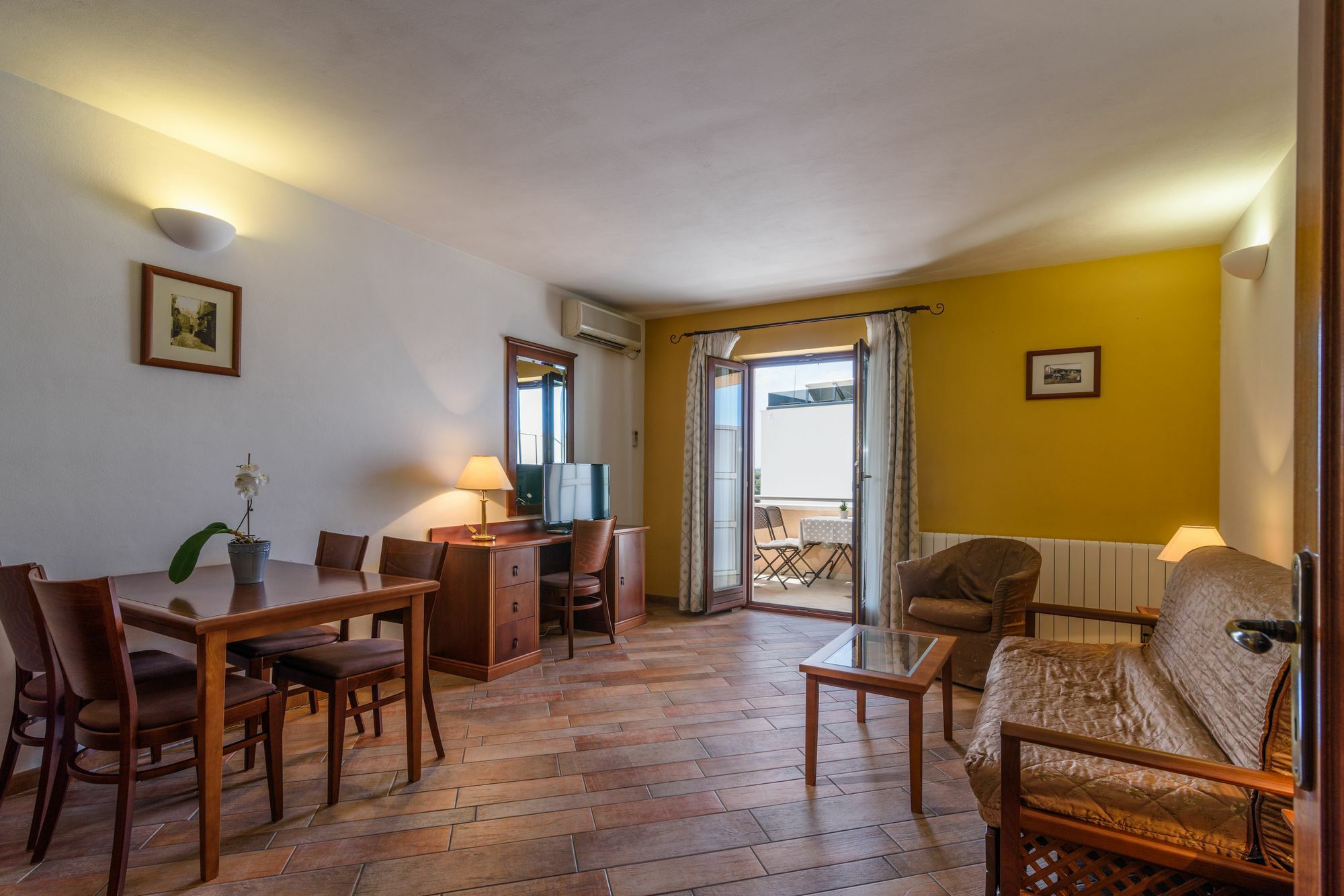 Apartment Villa Lavandula With Heated Swimming Pool